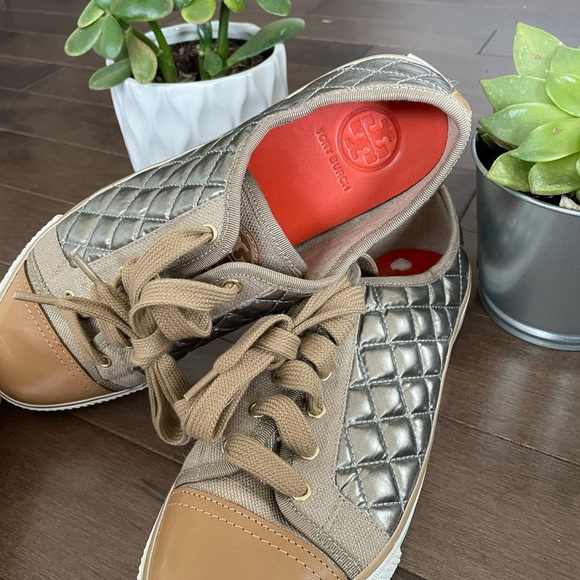 Tory Burch never worn casual sneakers. - Picture 4 of 5